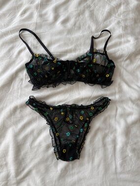 Le Petit Trou Black Sheer Floral Embroidered Set